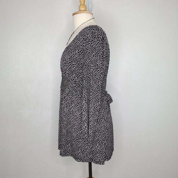 Oh Baby by Motherhood Irregular Polka Dot Tie Back Maternity Top Size L - Picture 4 of 14